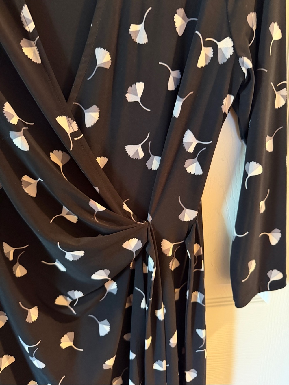 Anne Klein Black Wrap Midi Dress with Ginko Leaf Print- so cute and comfy too! - Picture 3 of 9